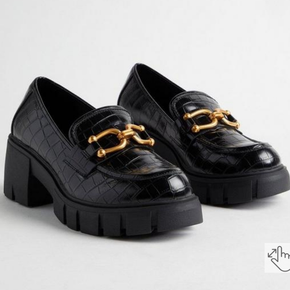 Torrid Chunky Loafer with Hardware/Horseshoe accents, Women's size 10 Wide